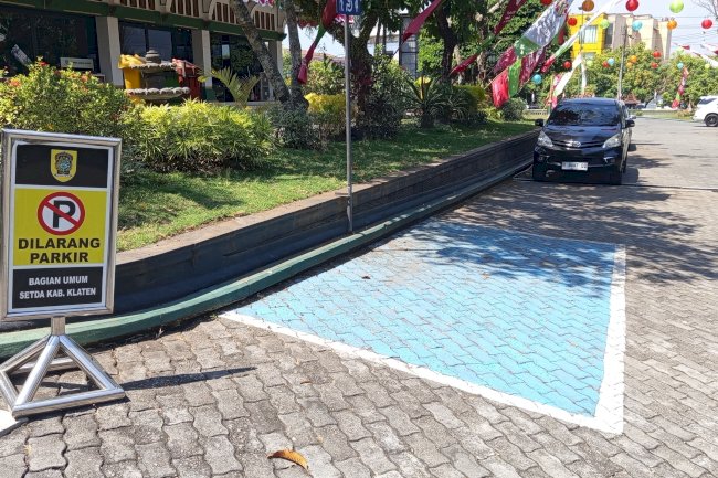Fasilitas Parkir Terpisah