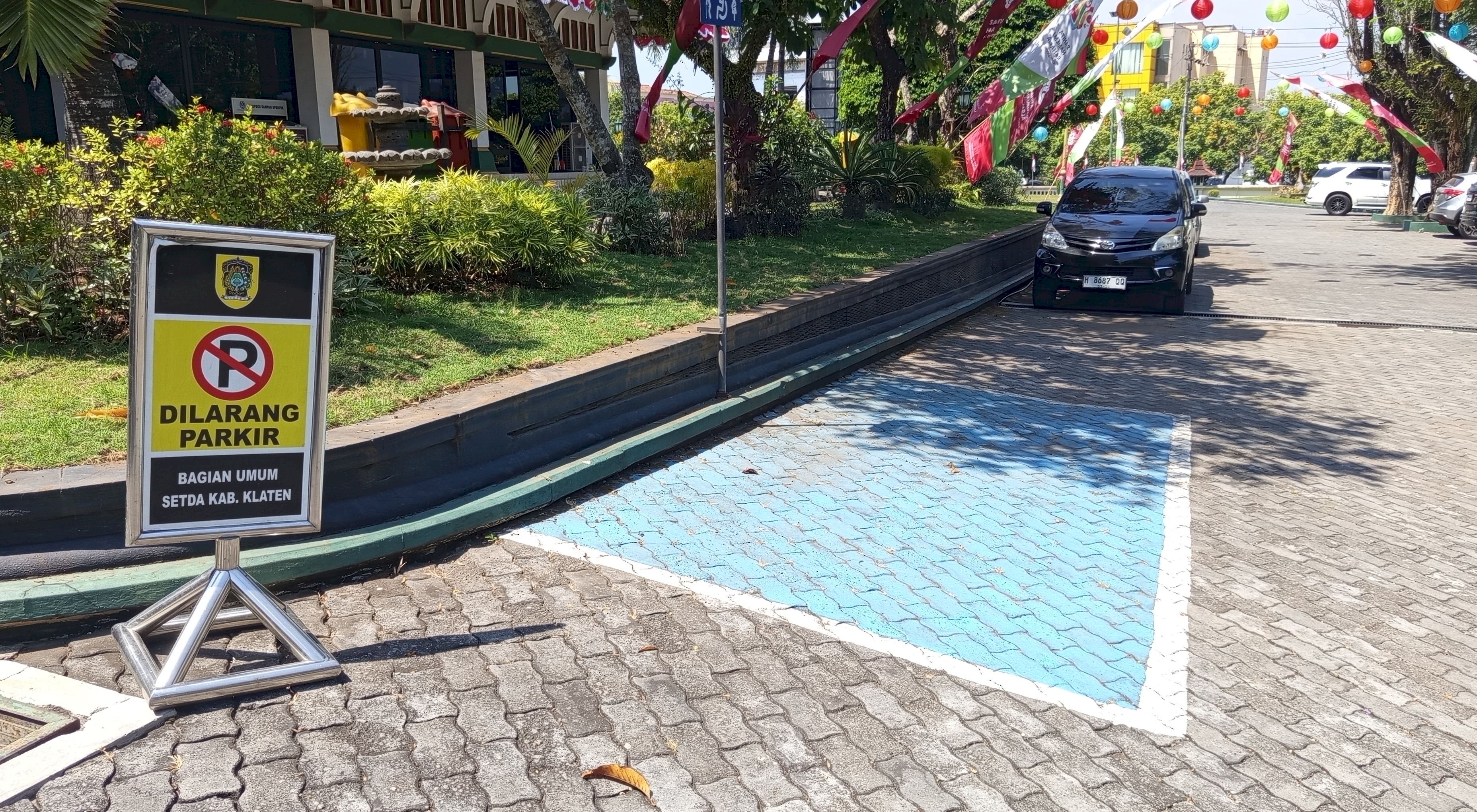 Fasilitas Parkir Terpisah